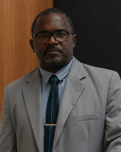 Dr. André Luiz Christovão da Silva, advogado, de terno cinza